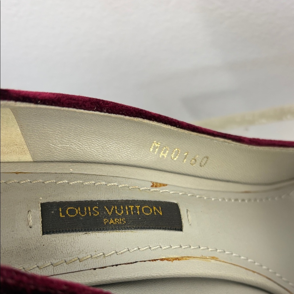 Louis Vuitton Burgundy/Grey Velvet Satin Bow Crystal Embellished Block Heel Pump - Picture 7 of 12
